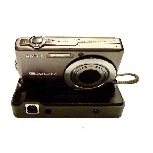 Casio Exilim EX-Z700 Digital Camera 7.2 Megapixel W/Docking Station Zoom - Picture 4 of 9